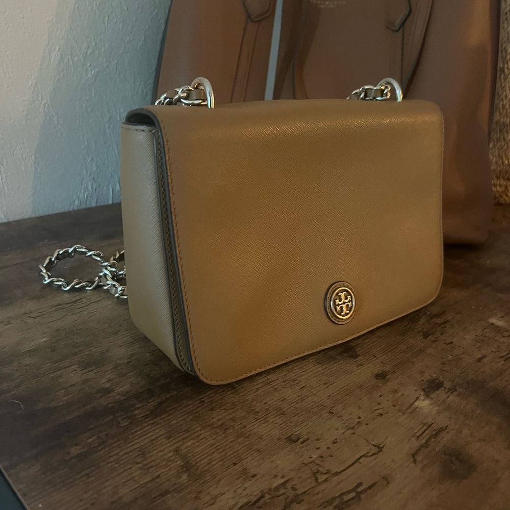 Beautiful Tory Burch crossbody/ satchel with gold tones and strap